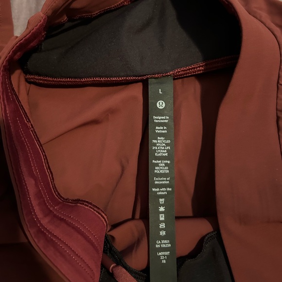 Lululemon never worn - Picture 3 of 3